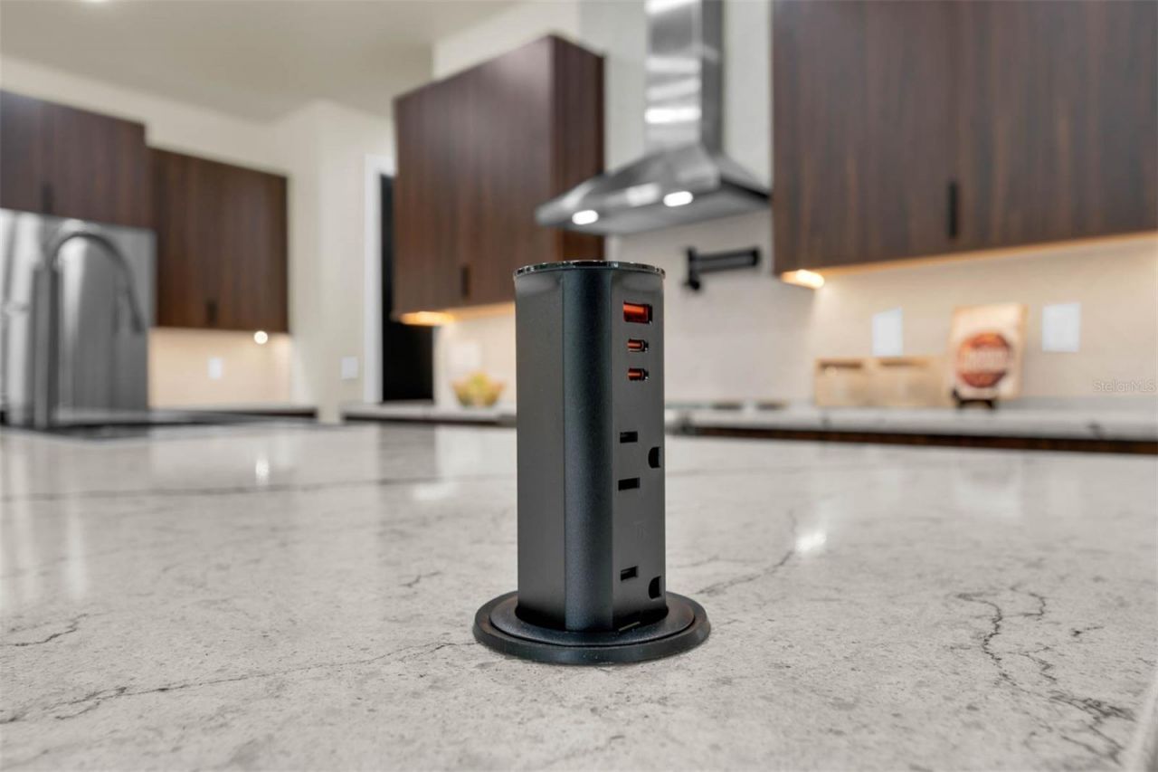 1910 Cloverlawn Avenue, Orlando, FL 32806 Photo