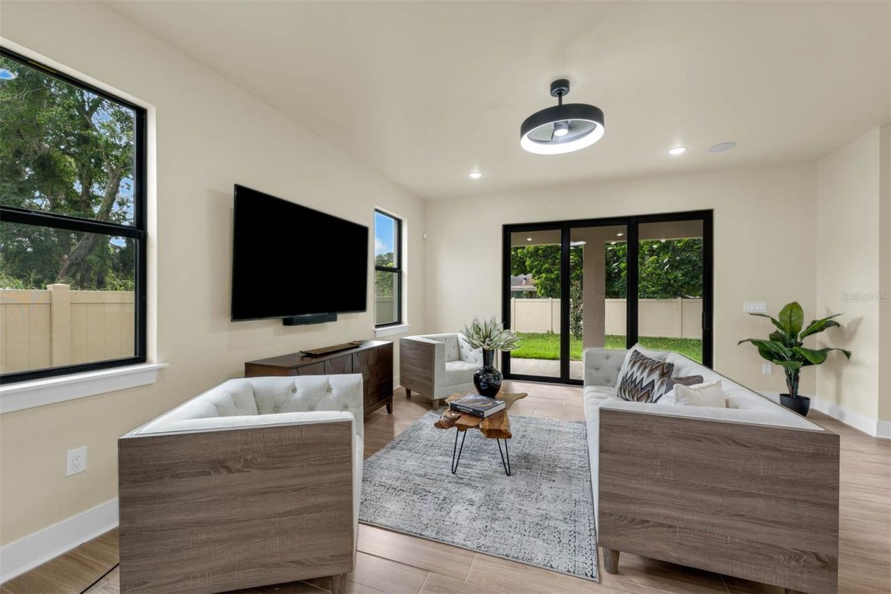 1910 Cloverlawn Avenue, Orlando, FL 32806 Photo