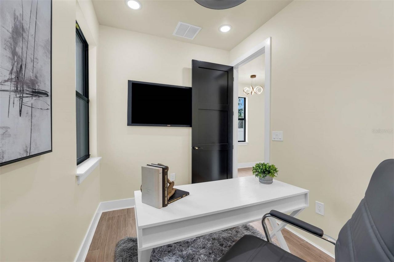 1910 Cloverlawn Avenue, Orlando, FL 32806 Photo