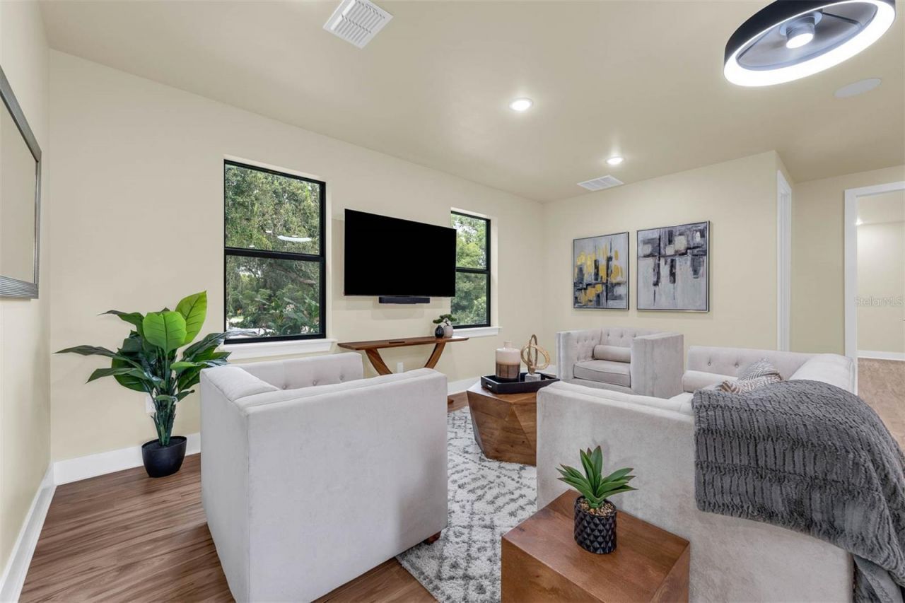 1910 Cloverlawn Avenue, Orlando, FL 32806 Photo