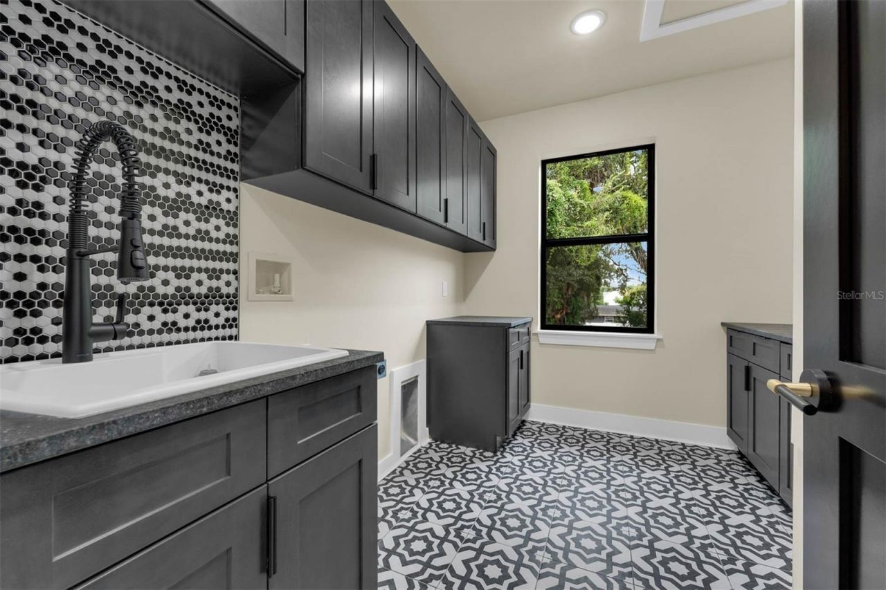 1910 Cloverlawn Avenue, Orlando, FL 32806 Photo