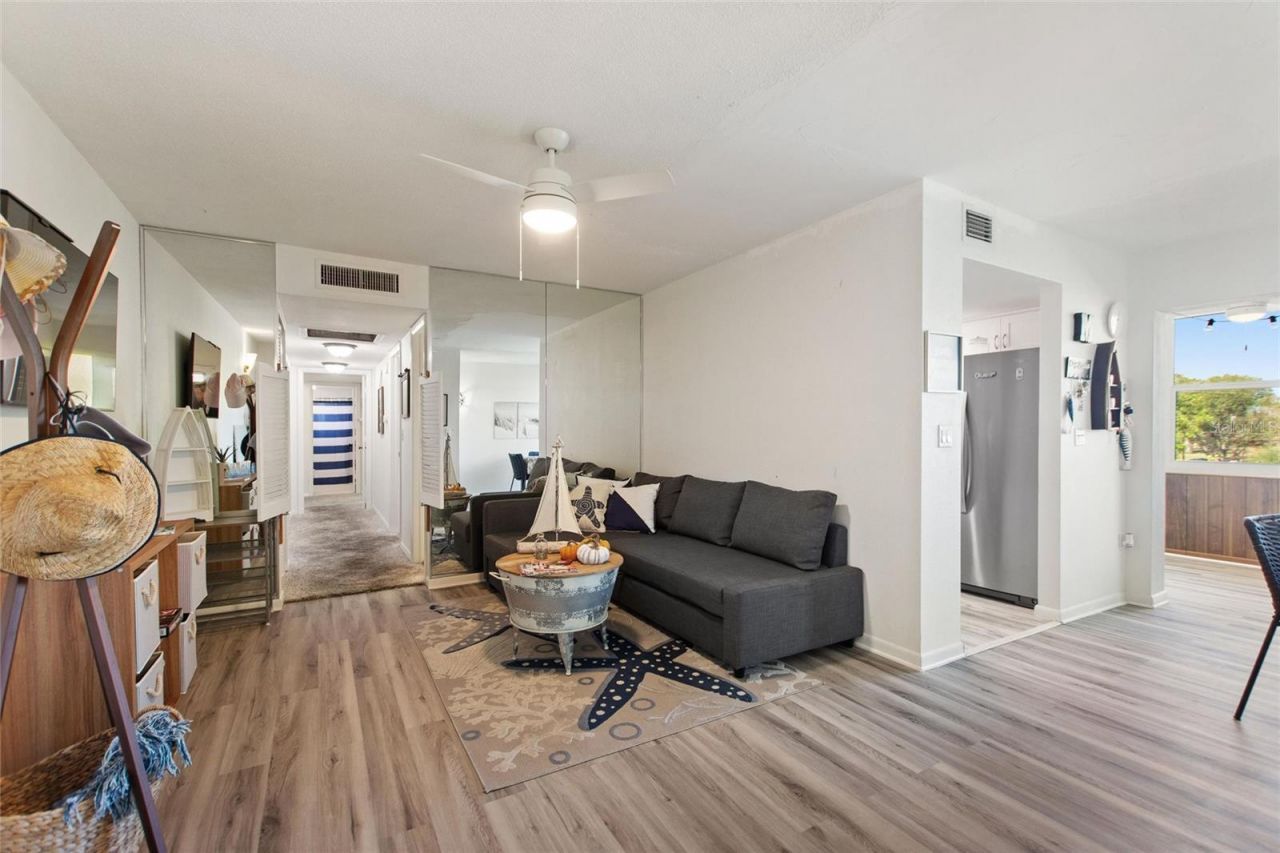 6100 12th Street S, Unit 221, Saint Petersburg, FL 33705 Photo