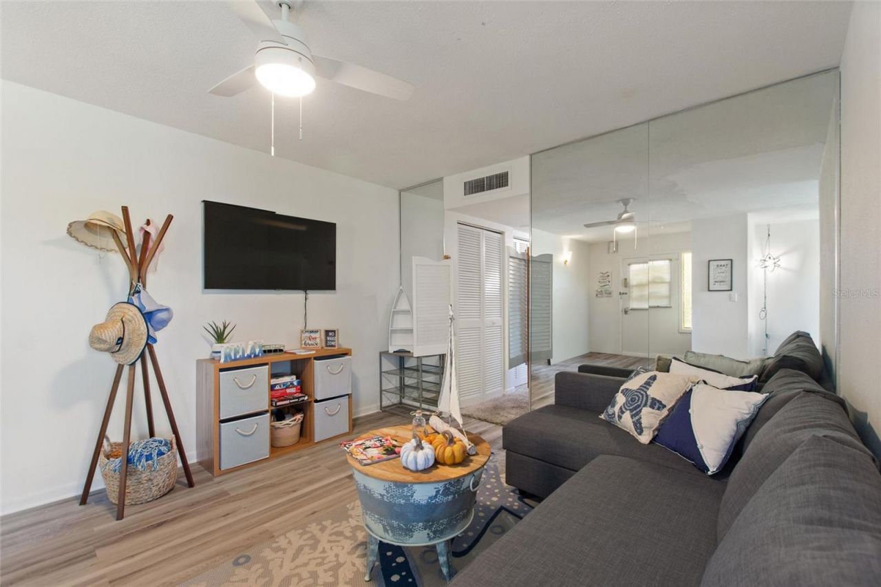 6100 12th Street S, Unit 221, Saint Petersburg, FL 33705 Photo