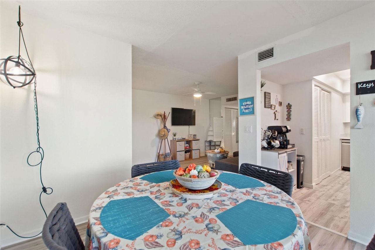 6100 12th Street S, Unit 221, Saint Petersburg, FL 33705 Photo
