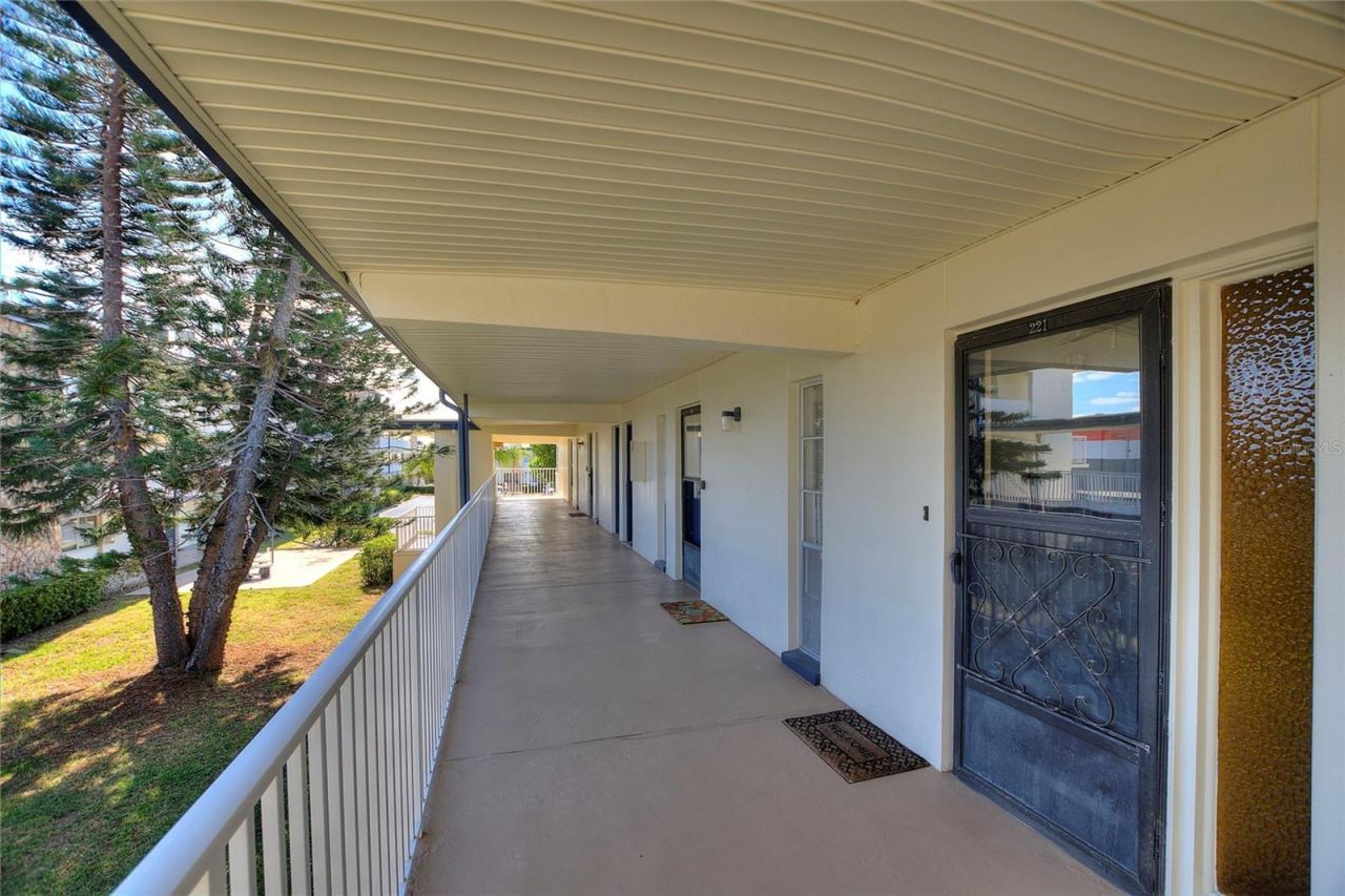 6100 12th Street S, Unit 221, Saint Petersburg, FL 33705 Photo