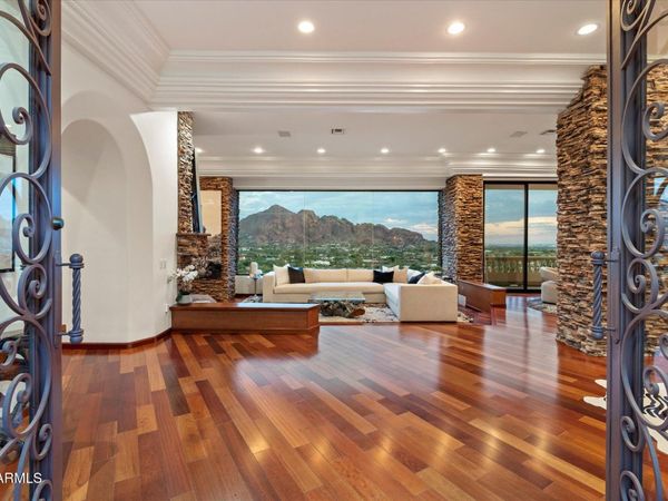 6827 N HIGHLANDS Drive, Paradise Valley, AZ 85253
