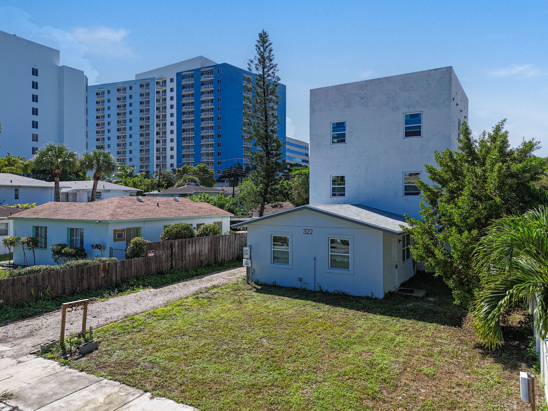 322 N Lakeside Court, West Palm Beach, FL 33407 Photo