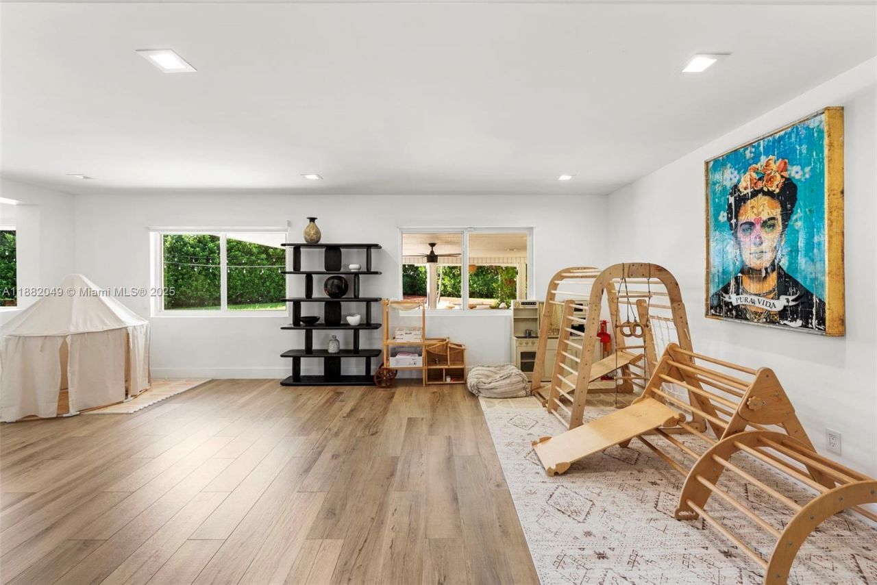 21000 NE 18th Ct, Miami, FL 33179 Photo