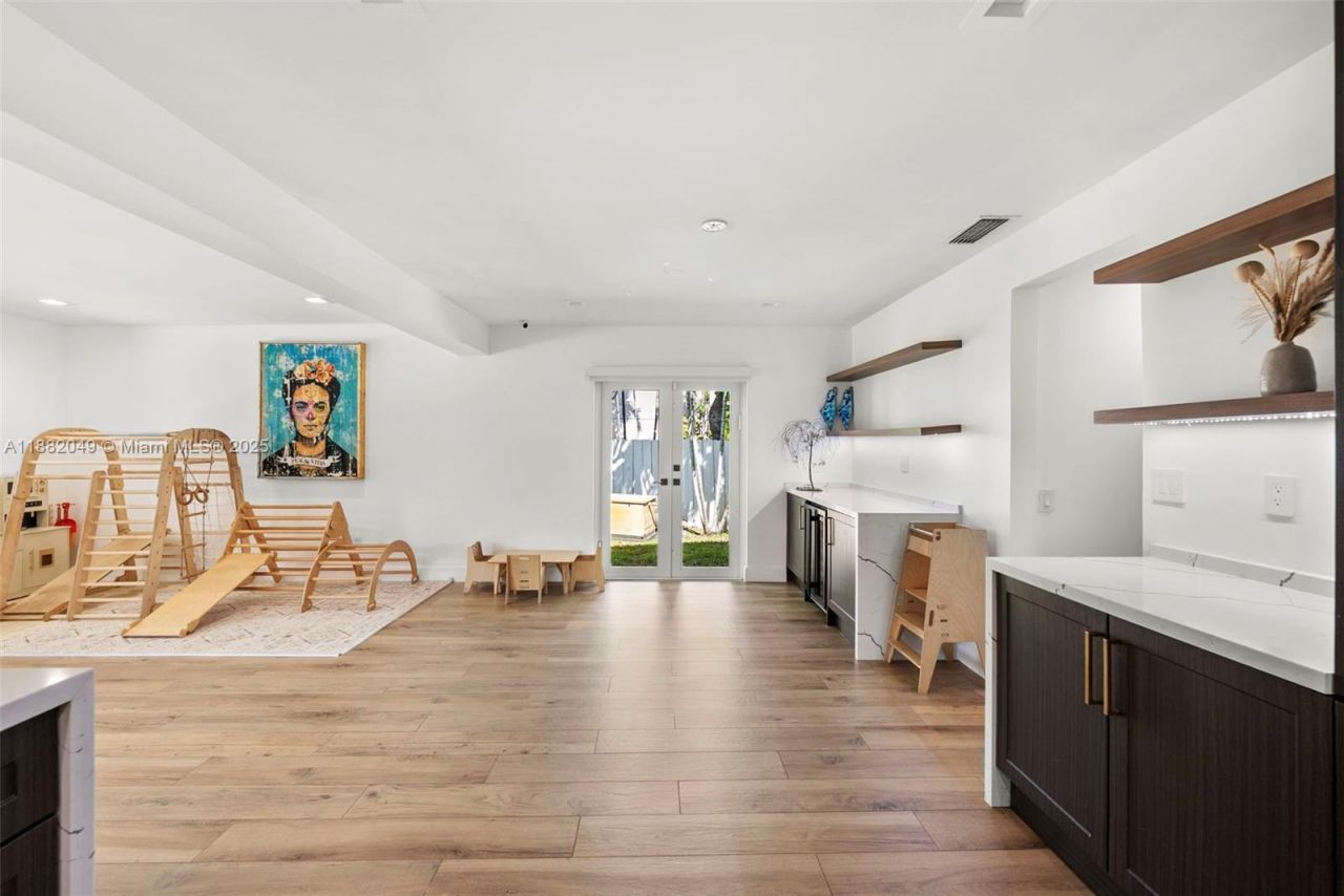 21000 NE 18th Ct, Miami, FL 33179 Photo