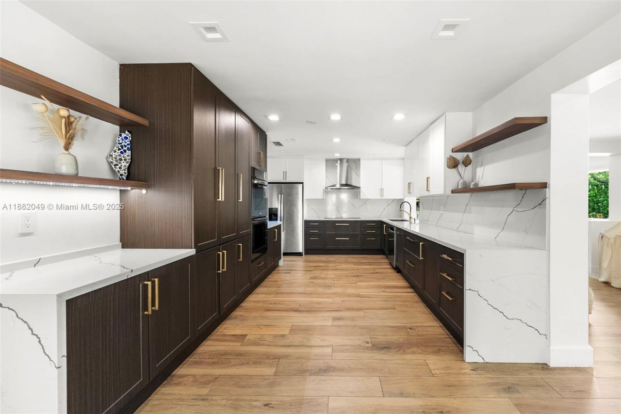 21000 NE 18th Ct, Miami, FL 33179 Photo