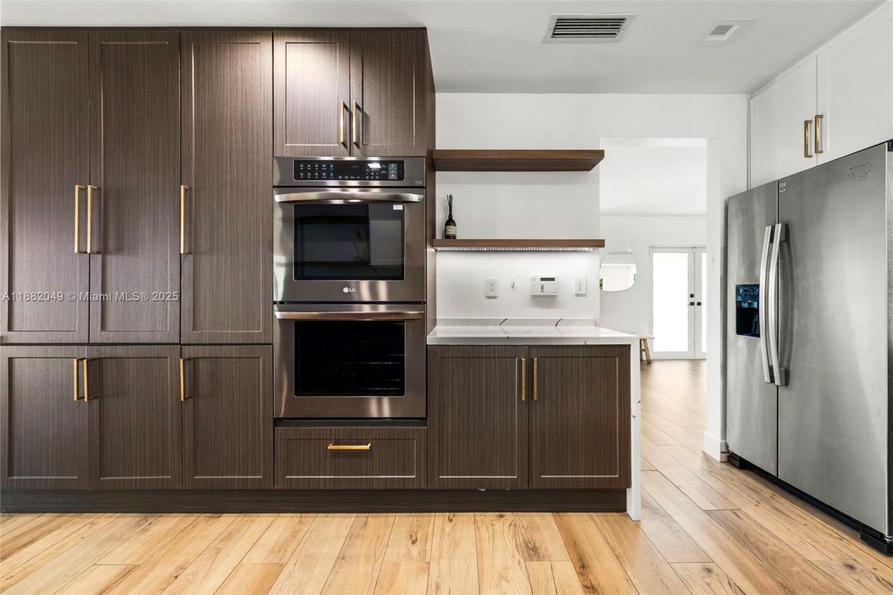 21000 NE 18th Ct, Miami, FL 33179 Photo