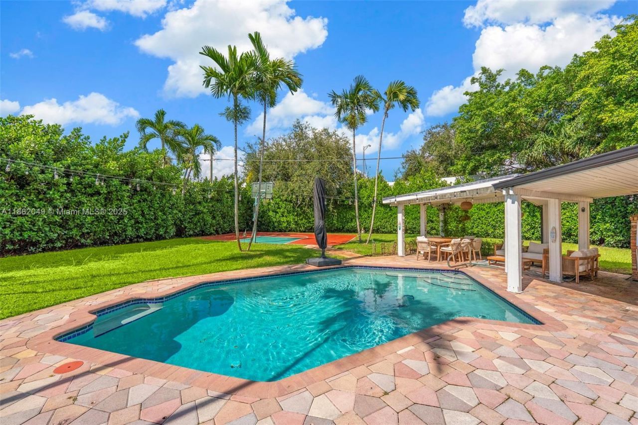 21000 NE 18th Ct, Miami, FL 33179 Photo