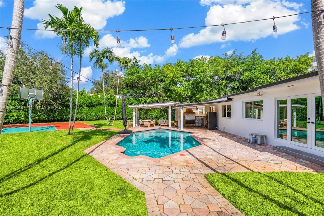 21000 NE 18th Ct, Miami, FL 33179 Photo