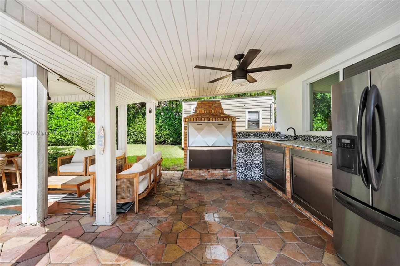 21000 NE 18th Ct, Miami, FL 33179 Photo