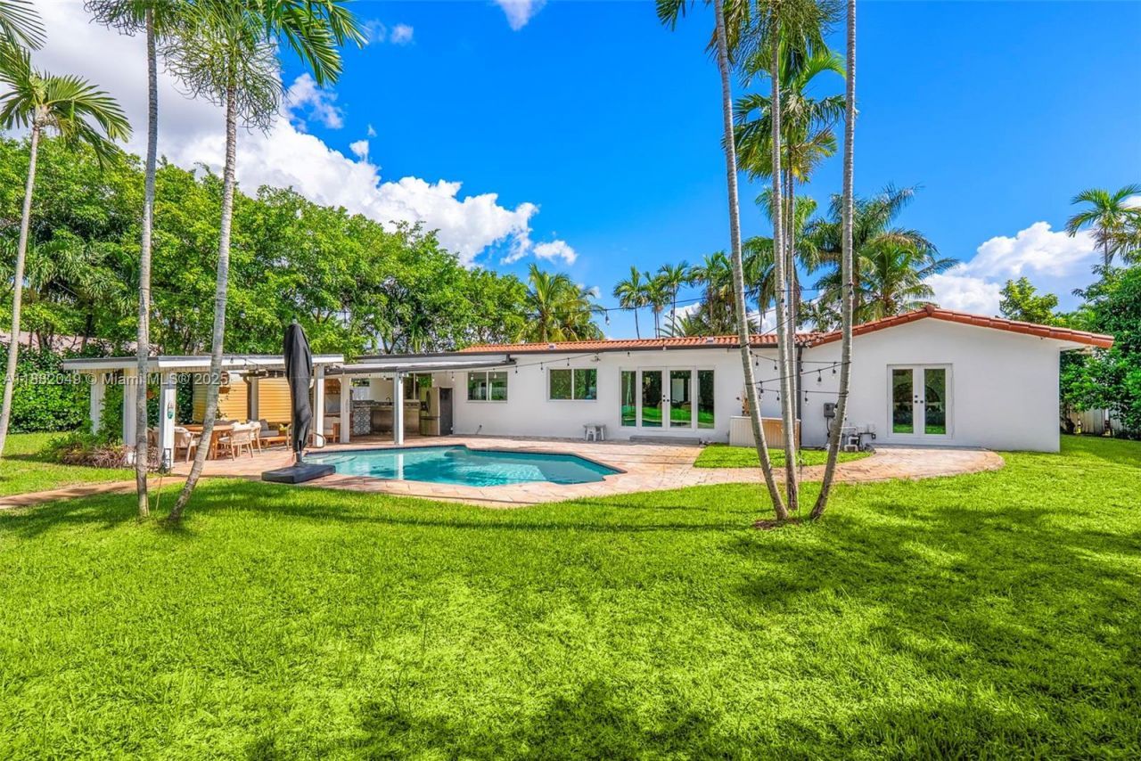 21000 NE 18th Ct, Miami, FL 33179 Photo