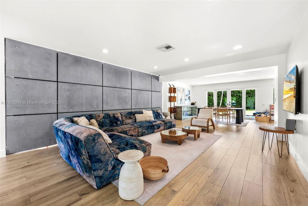 21000 NE 18th Ct, Miami, FL 33179 Photo