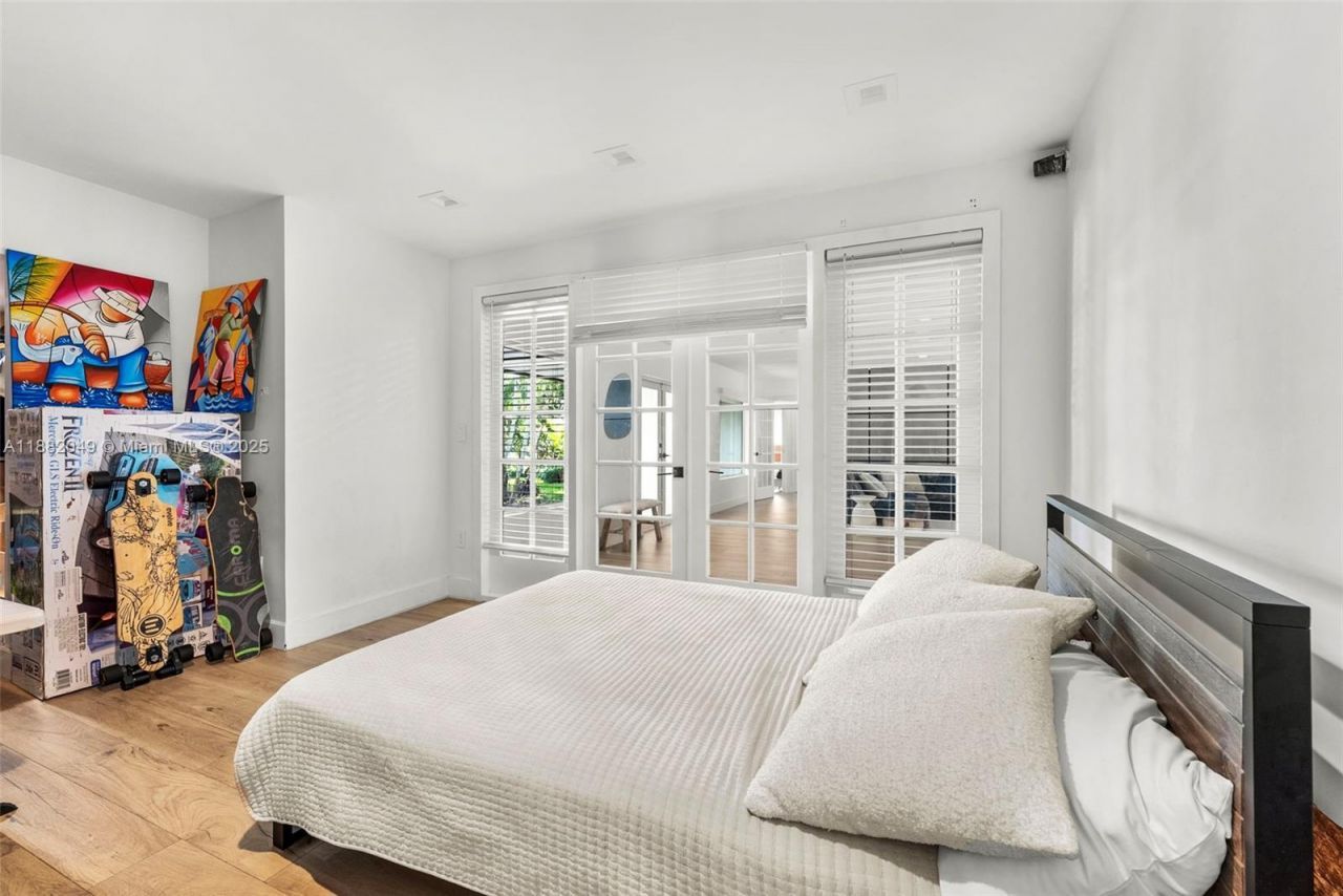 21000 NE 18th Ct, Miami, FL 33179 Photo