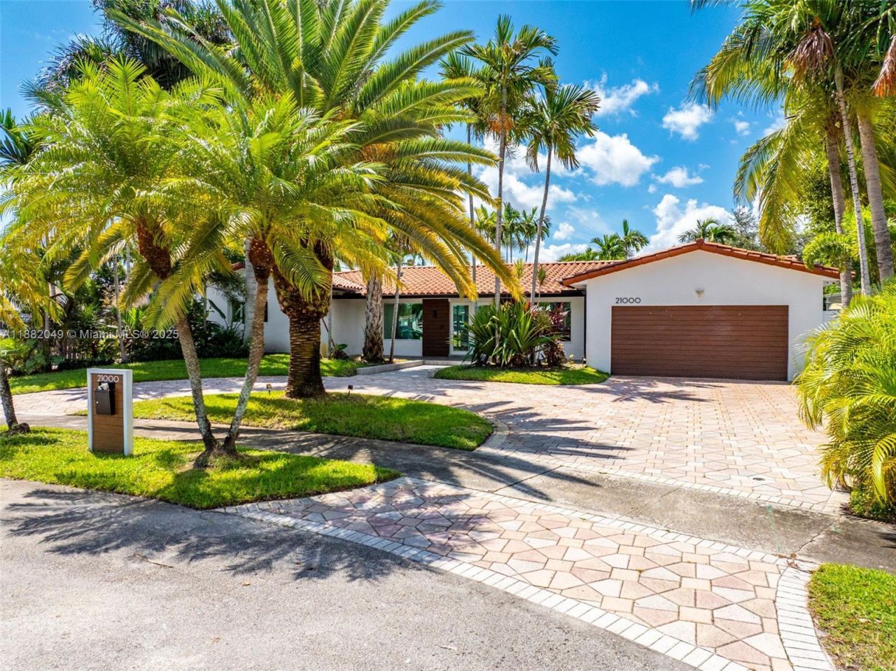 21000 NE 18th Ct, Miami, FL 33179 Photo