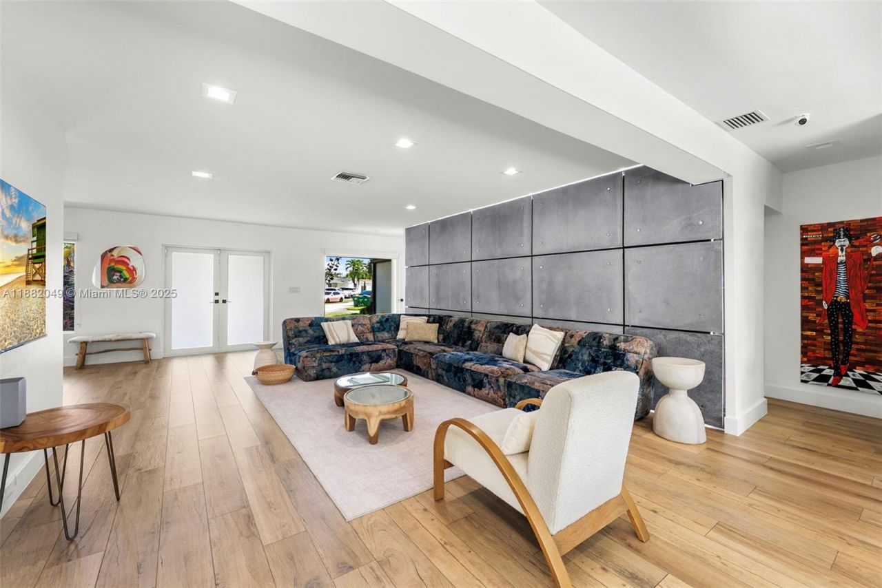 21000 NE 18th Ct, Miami, FL 33179 Photo