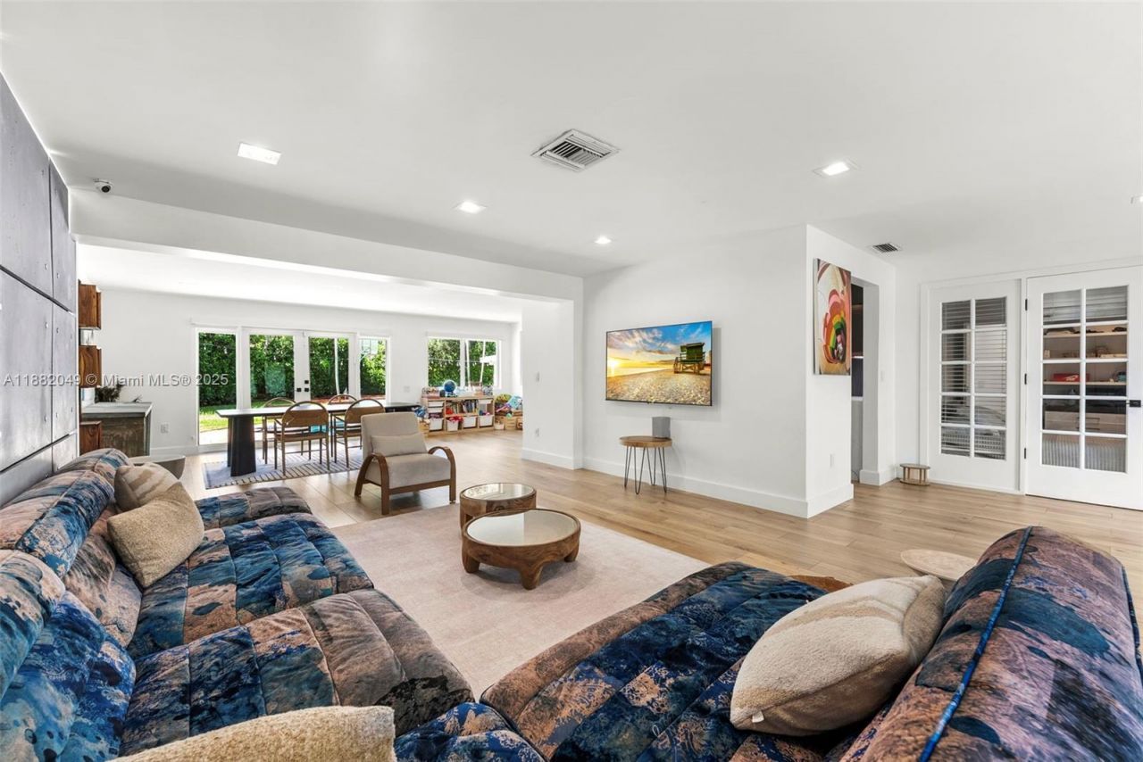 21000 NE 18th Ct, Miami, FL 33179 Photo