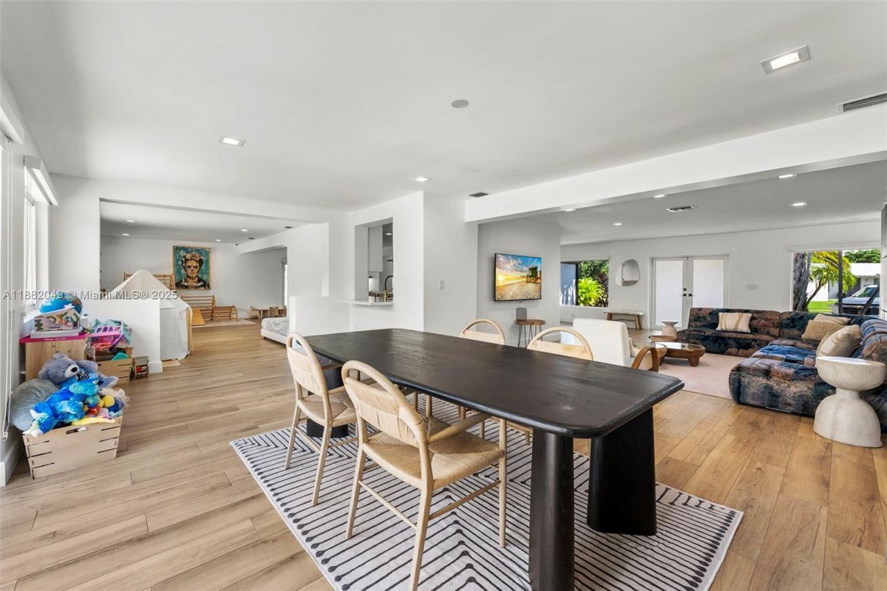 21000 NE 18th Ct, Miami, FL 33179 Photo