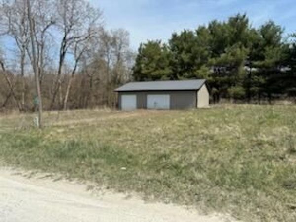 5019 S Townhall Road, Sheridan, MI 48884