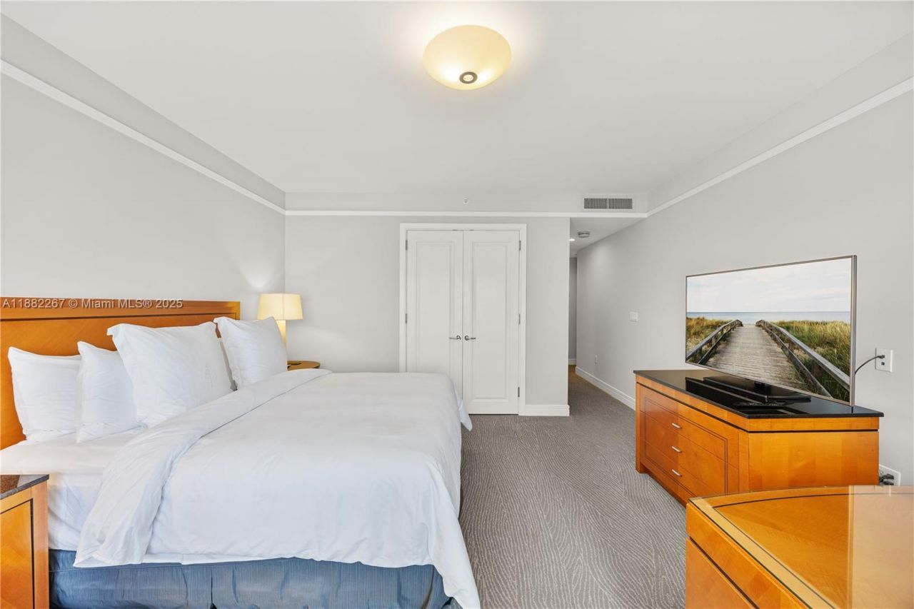 1435 Brickell Ave, Unit 3203, Miami, FL 33131 Photo