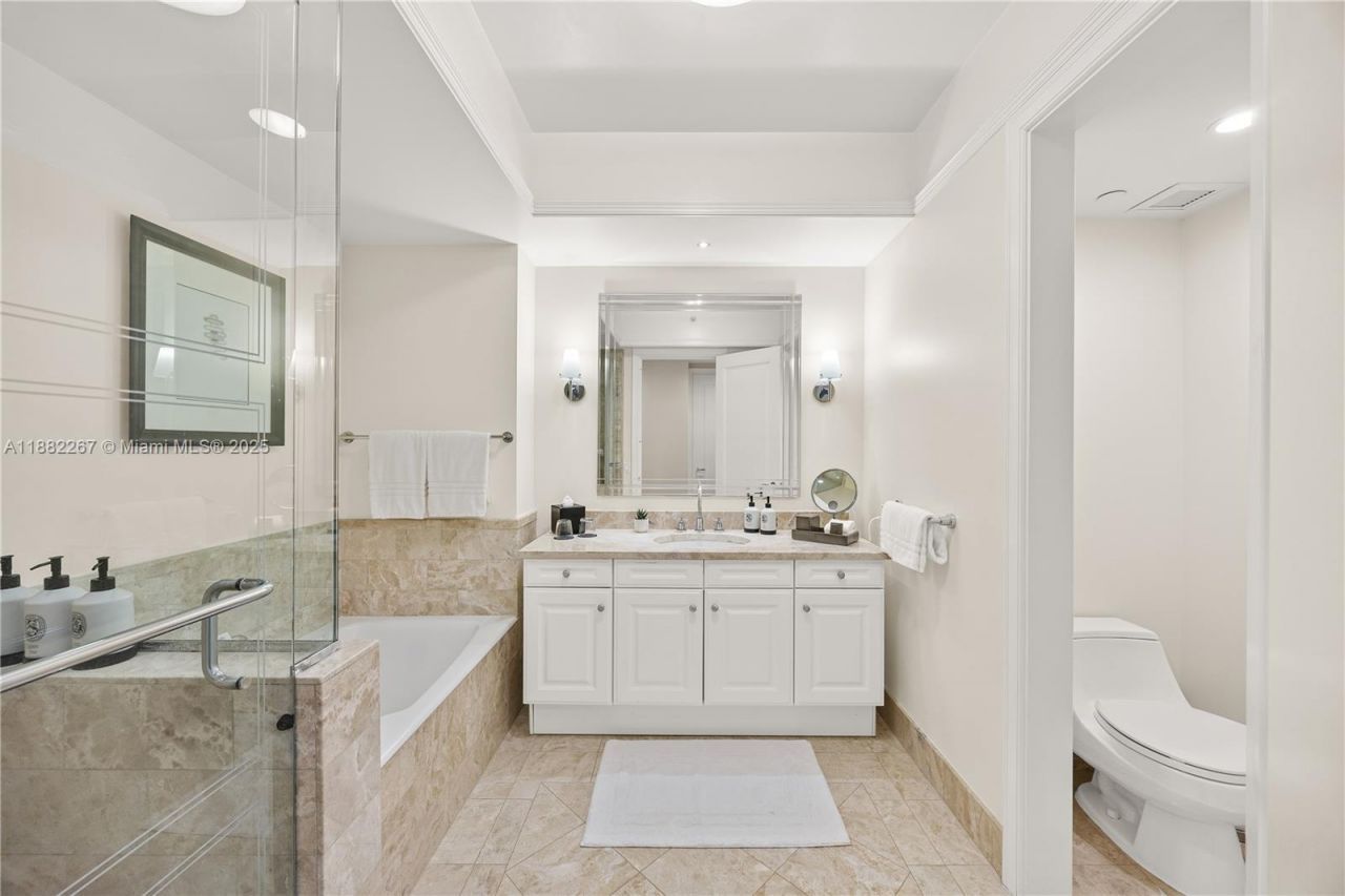 1435 Brickell Ave, Unit 3203, Miami, FL 33131 Photo