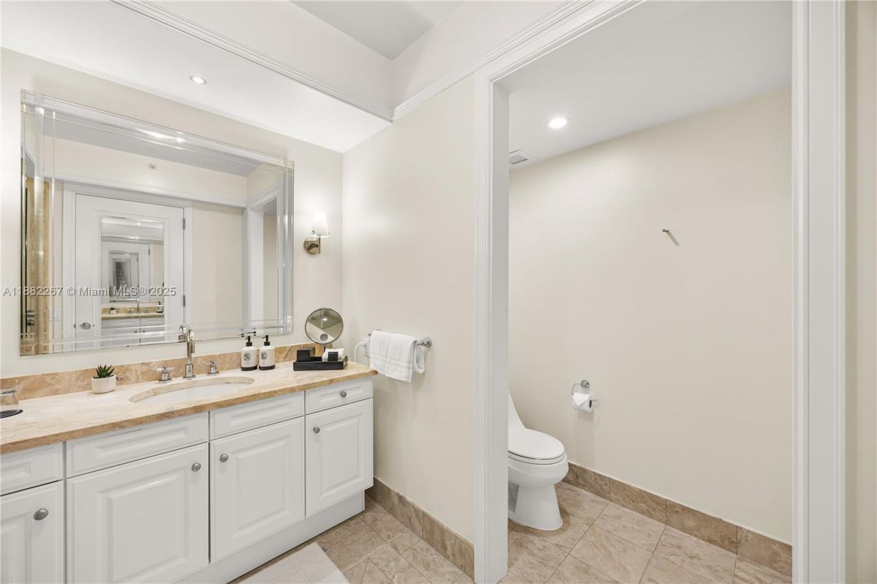 1435 Brickell Ave, Unit 3203, Miami, FL 33131 Photo