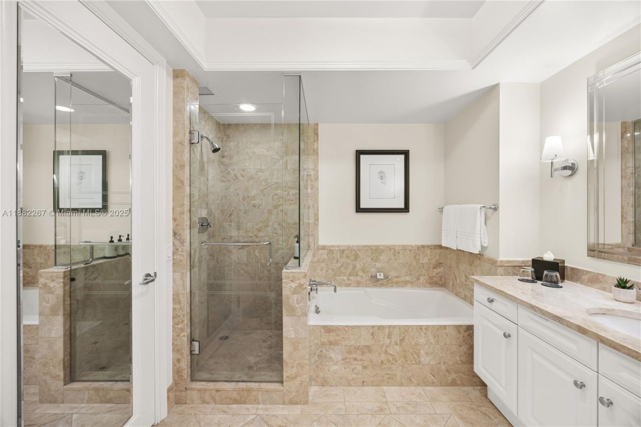 1435 Brickell Ave, Unit 3203, Miami, FL 33131 Photo