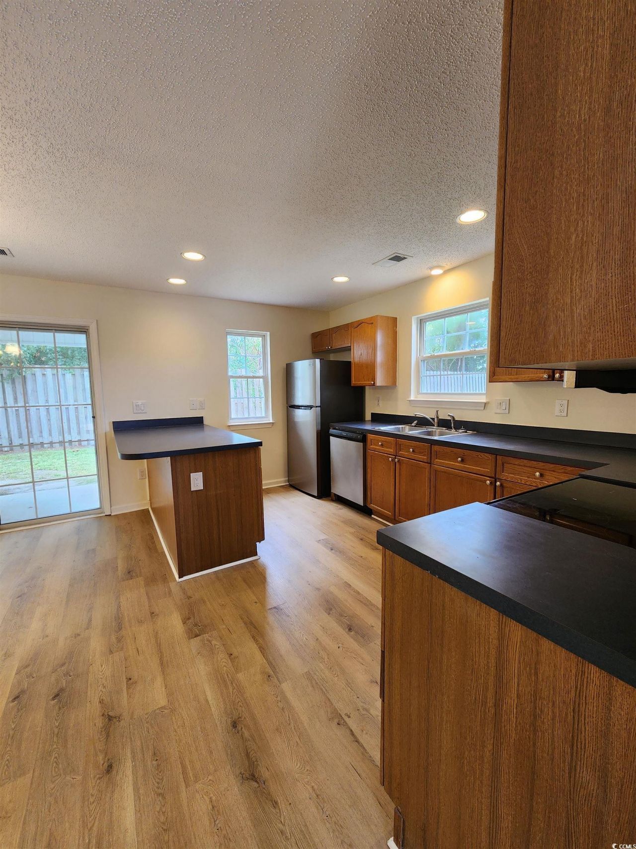 3523 Chestnut Dr. Photo 9