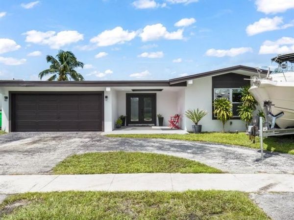 2051 NW 93rd Ln, Sunrise, FL 33322