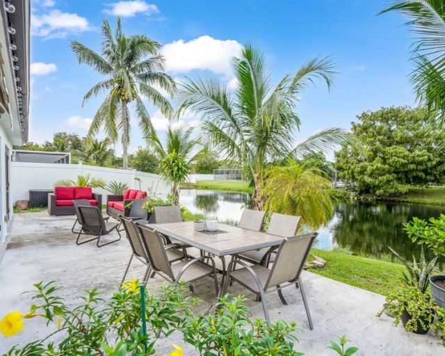 2051 NW 93rd Lane, Sunrise, FL 33322 Photo