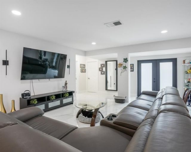 2051 NW 93rd Lane, Sunrise, FL 33322 Photo