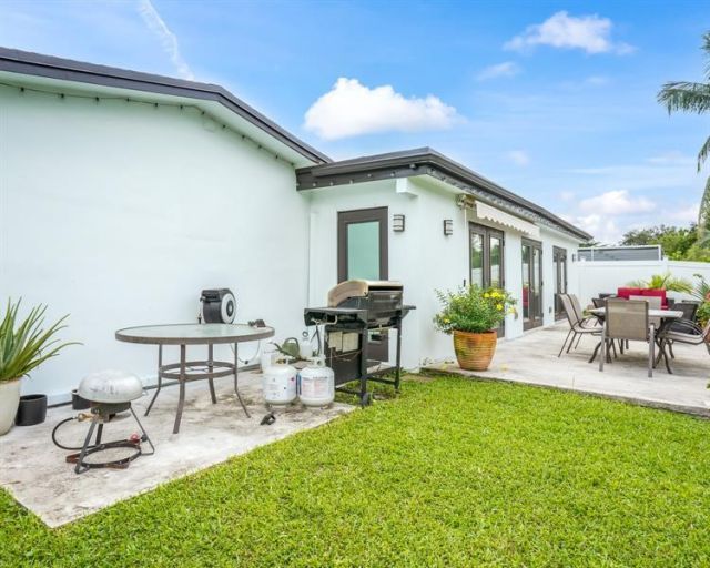 2051 NW 93rd Lane, Sunrise, FL 33322 Photo