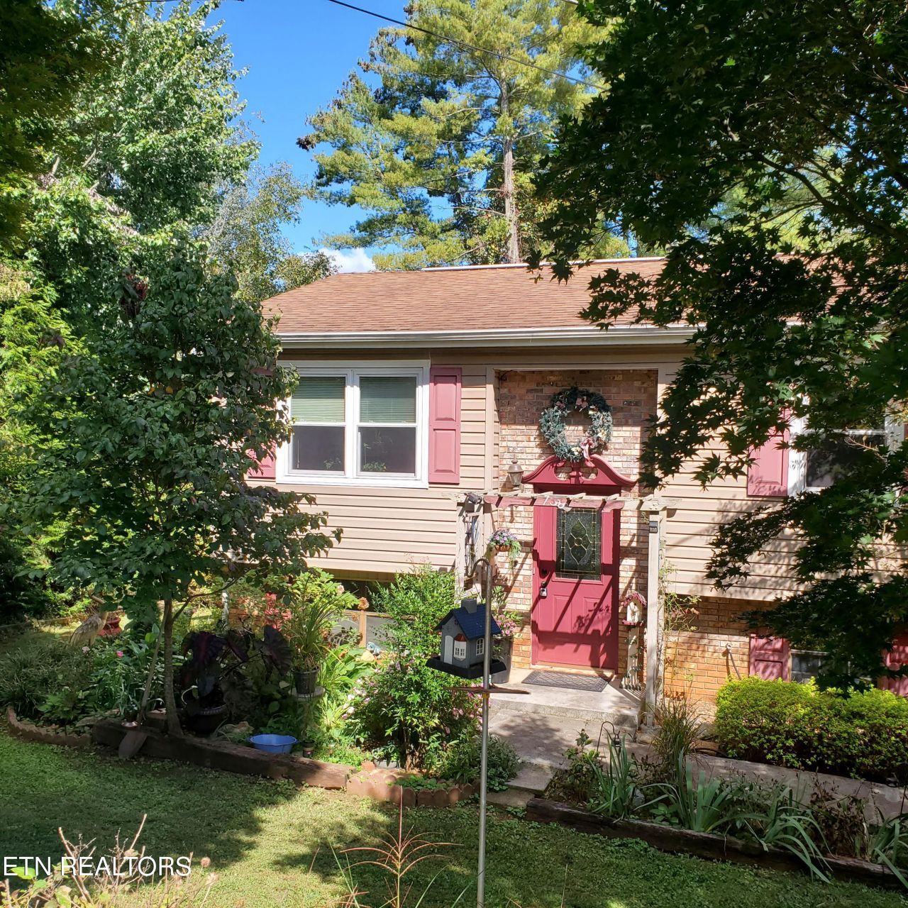 738 Bear Springs Rd, Morristown, TN 37814 Main Photo