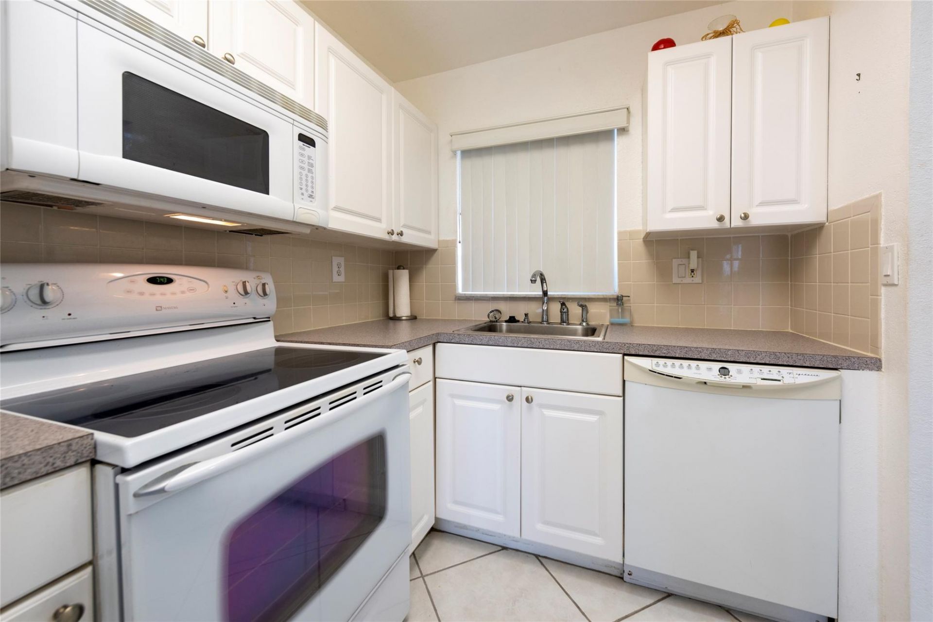 8515 Sunrise Lakes Boulevard, Unit 301, Sunrise, FL 33322 Photo