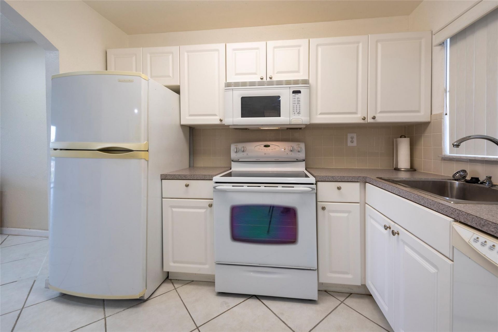 8515 Sunrise Lakes Boulevard, Unit 301, Sunrise, FL 33322 Photo