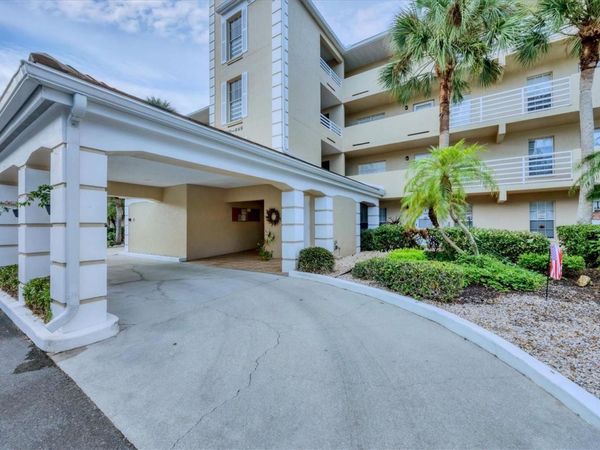 823 WEXFORD BOULEVARD, Unit 823, VENICE, FL 34293