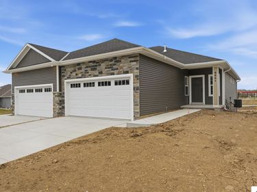 8531 Lost Arrow Court, Lincoln, NE 68507