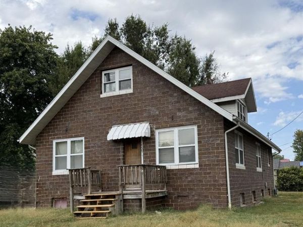 1529 W Main Street, Vandalia, IL 62471