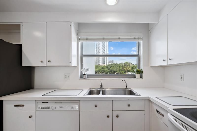818 SE 4th Street, Unit 201, Fort Lauderdale, FL 33301 Photo