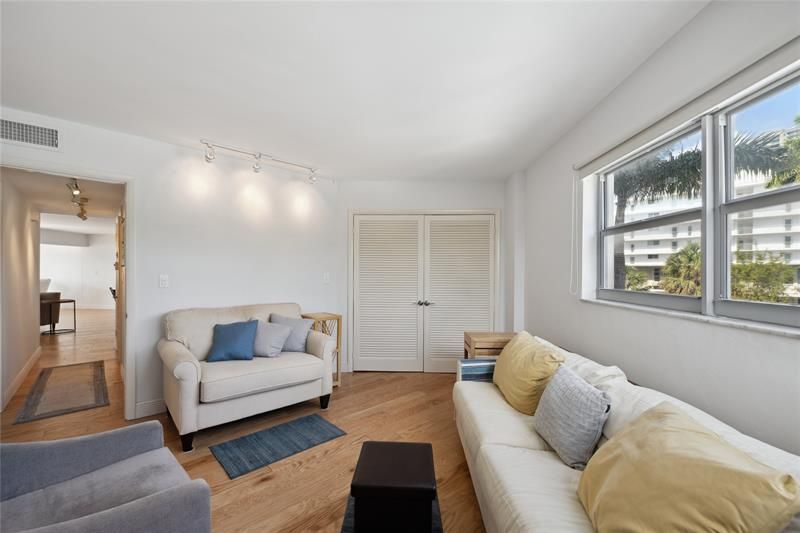 818 SE 4th Street, Unit 201, Fort Lauderdale, FL 33301 Photo