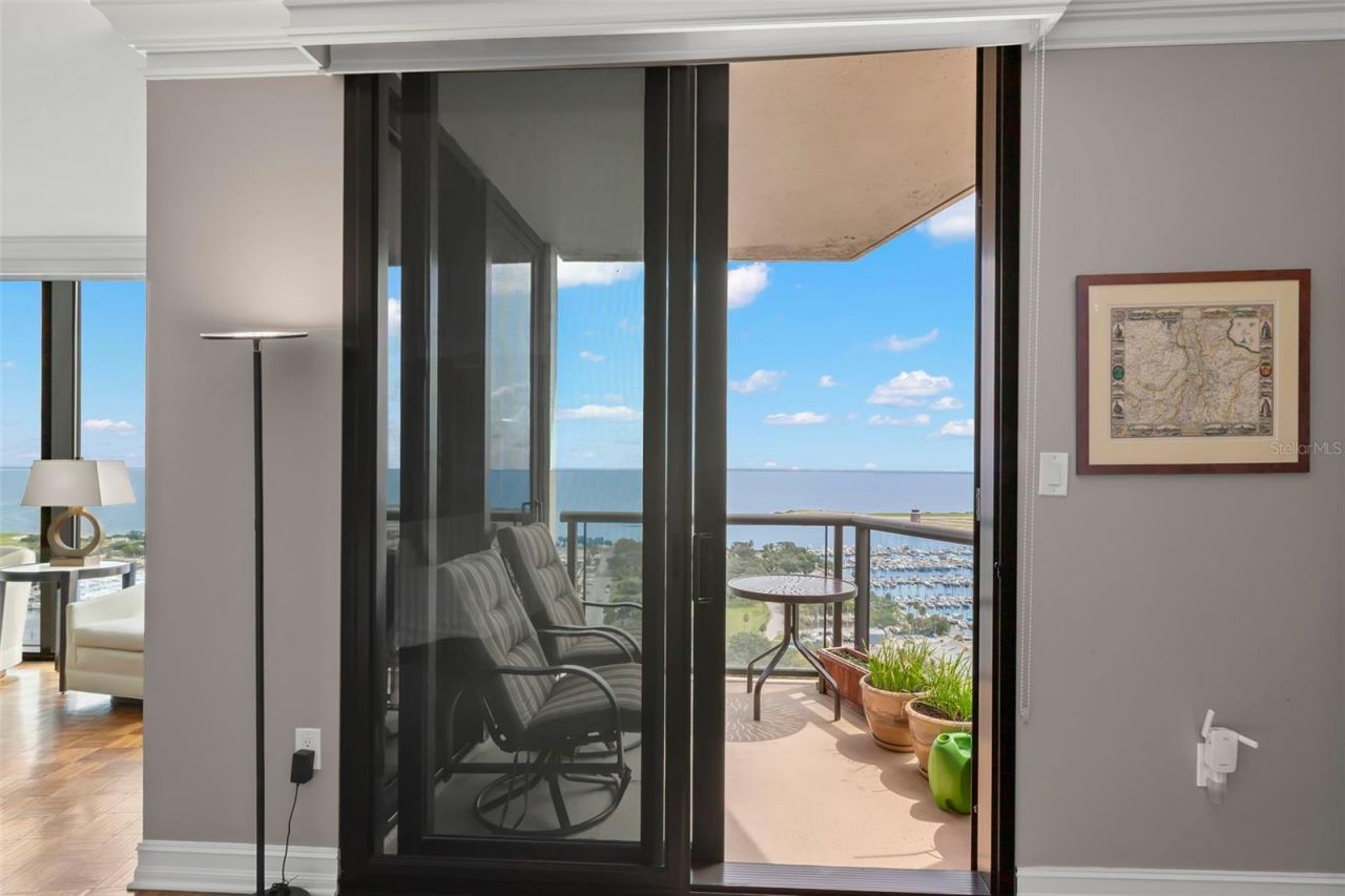 1 Beach Drive Se, Unit 2206, Saint Petersburg, FL 33701 Photo