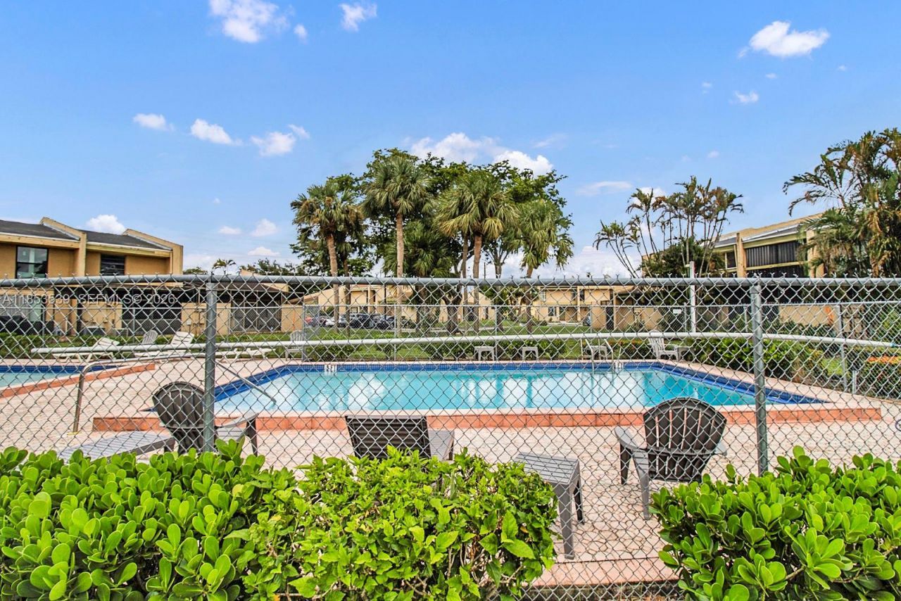 9351 NW 14th Ct, Unit 247, Pembroke Pines, FL 33024 Photo