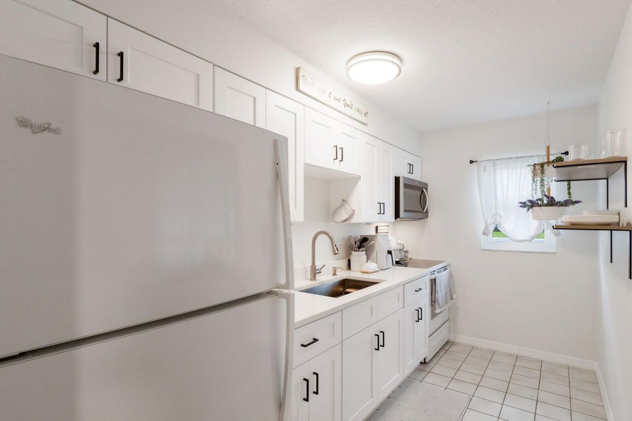 4444 Swift Road, Unit 4, Sarasota, FL 34231 Photo