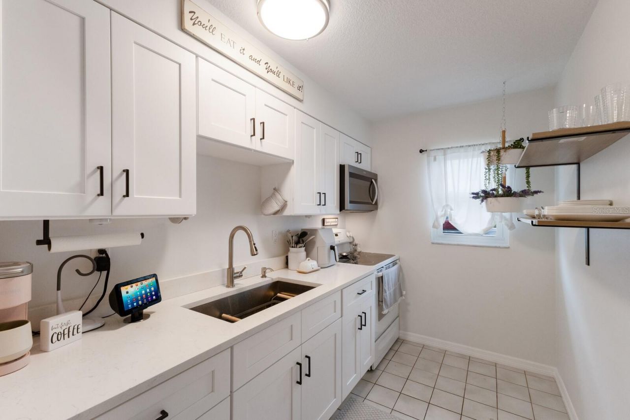 4444 Swift Road, Unit 4, Sarasota, FL 34231 Photo