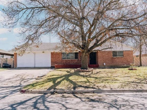 2913 Laredo Drive, Fort Worth, TX 76116