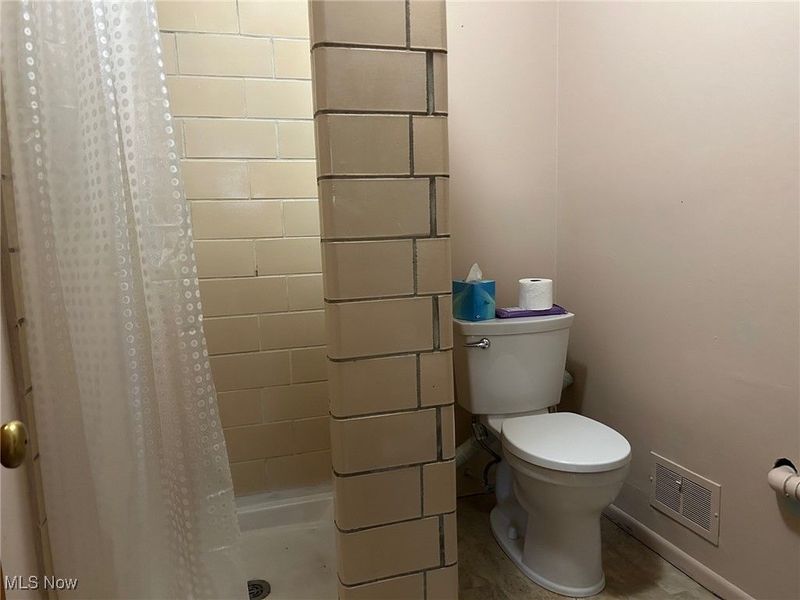 61 Leicester Drive, Akron, OH 44319 Photo 25