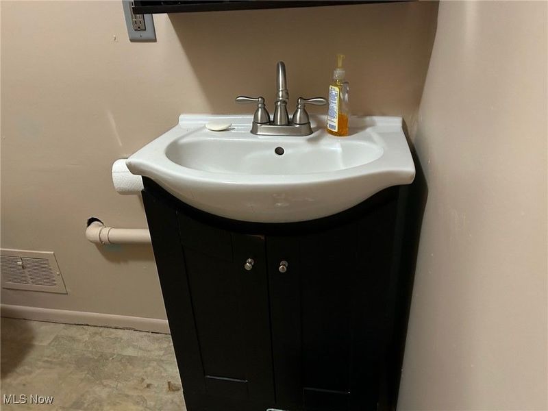 61 Leicester Drive, Akron, OH 44319 Photo 26